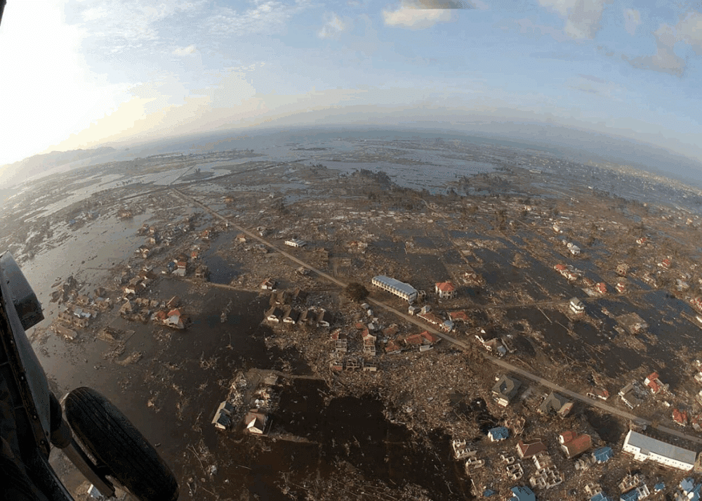 Luftaufnahme von Banda Aceh, Sumatra, drei Wochen nach dem Tsunami